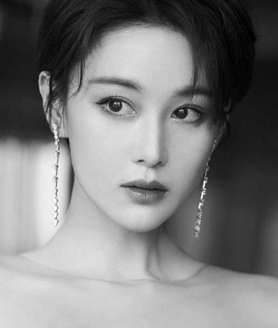 张馨予野性又霸气,张馨予惊艳写真照高清大图