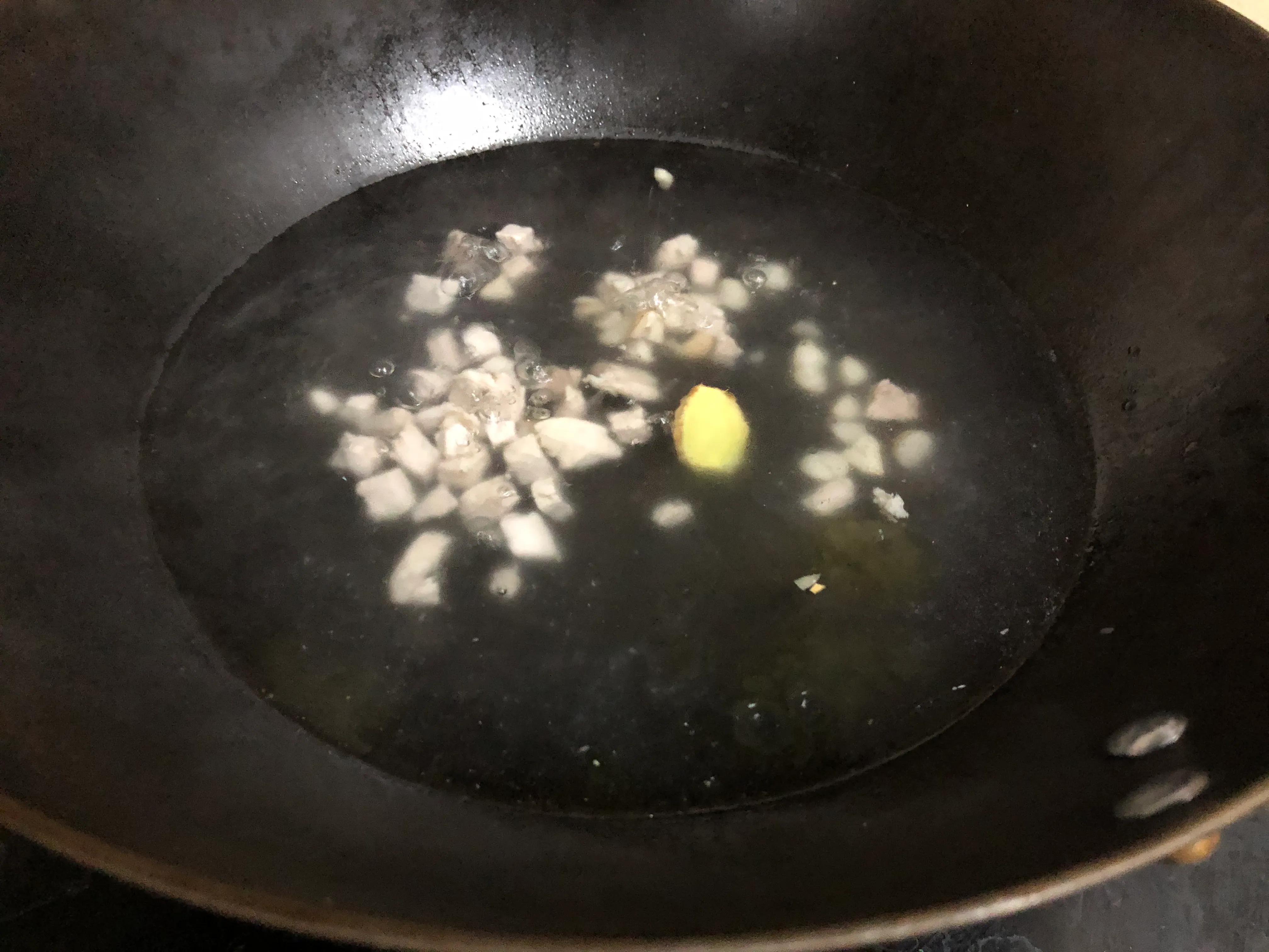 琳子阿姨家的日常菜谱五，夏日花样菜汤芦笋瘦肉汤，蔬菜中的海鲜