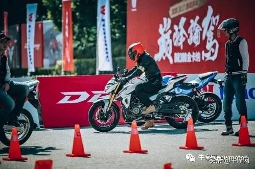 你认为金卡纳是糖还是药？