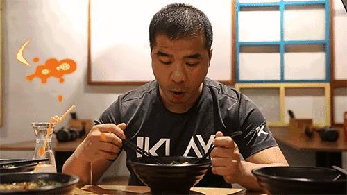 光看就让你流下一滩口水的罗罐中米粉，你嗦过吗？