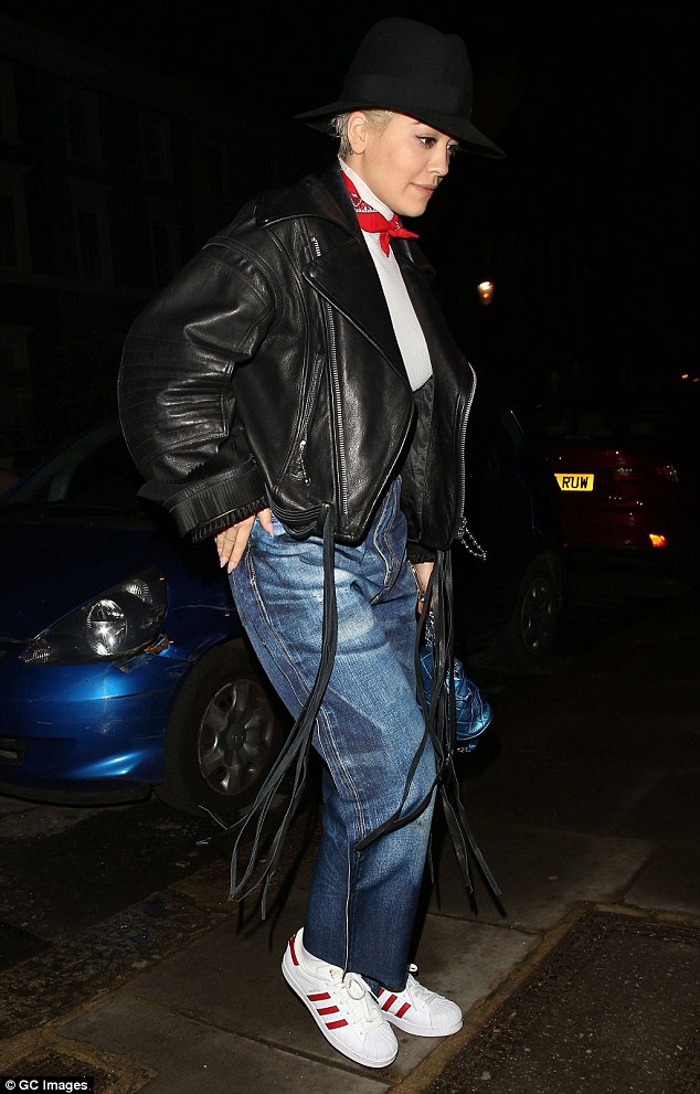 长款皮衣夹克搭配,粉色夹克皮衣怎么搭出高级感