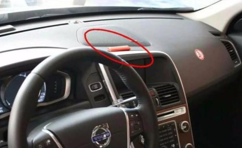 天气太热车内千万不要放这些物品,天气热了车辆注意不要放什么东西