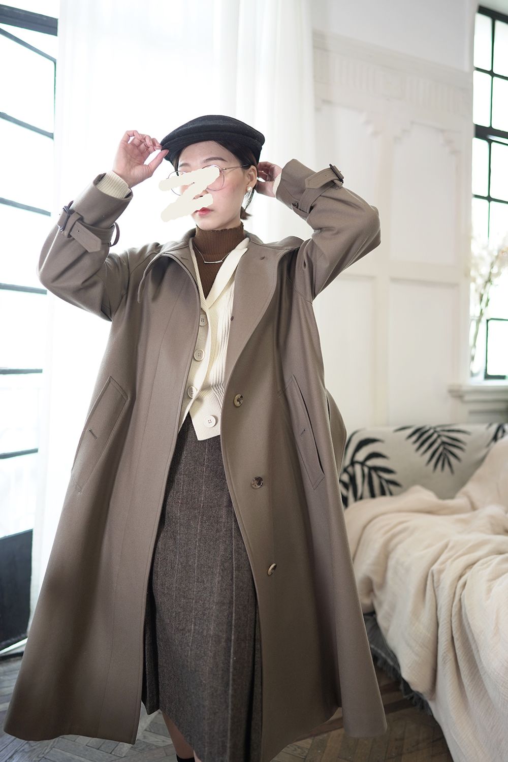 杏色大衣内搭什么颜色毛衣好看,深蓝色大衣内搭什么颜色的毛衣