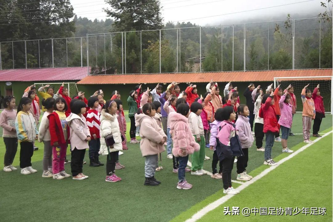 中国足协女足进校园系列公益活动走进云南宣威