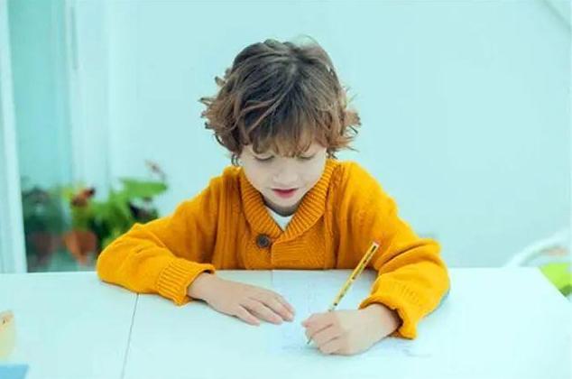 孩子左撇子要怎样给老师提建议,孩子左撇子要怎么纠正