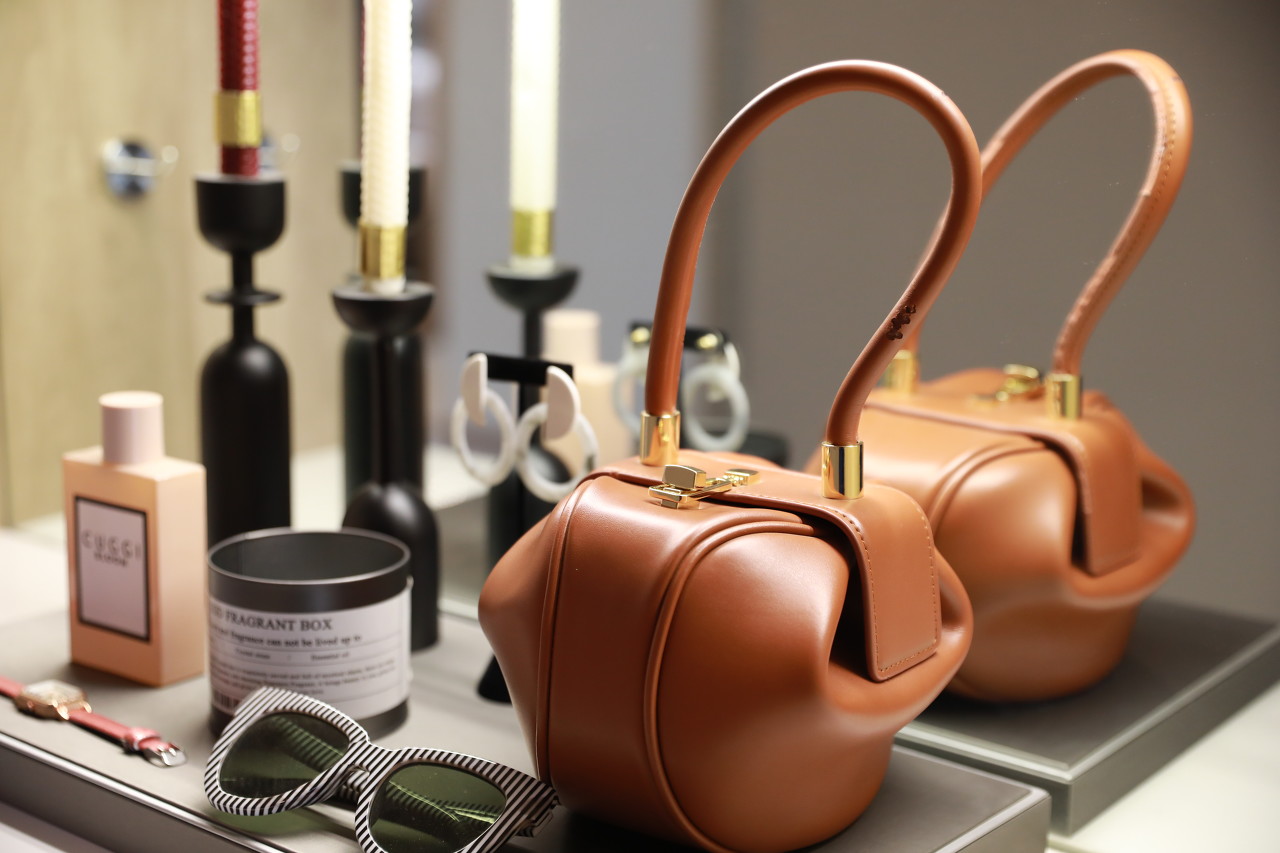 奢侈品消费在中国的现状 (中国奢侈品消费热潮正在回归)