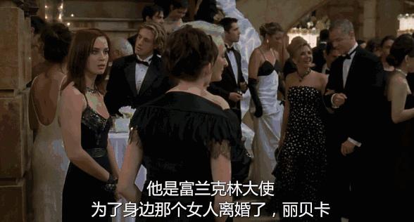 59岁穿比基尼秀长腿A4腰,她就是传说中的女魔头吧?