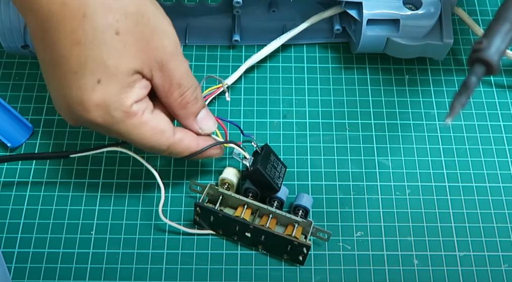 家用电风扇常见故障及解决办法,电风扇装错了怎么拆下来