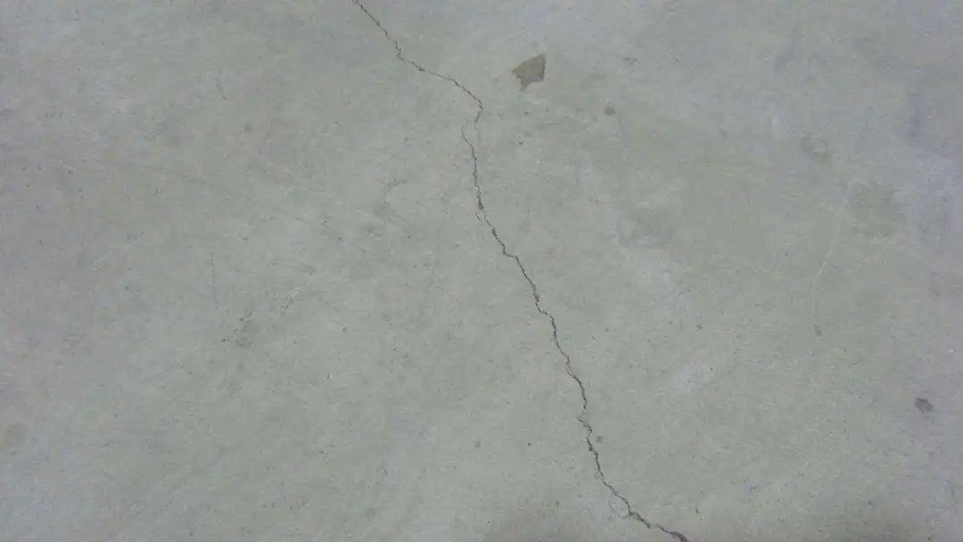 地暖回填后地面开裂怎么处理,地暖回填找平开裂有影响吗