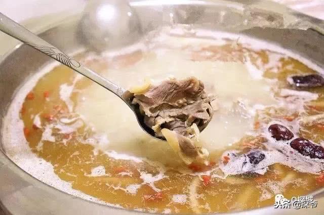 重庆小故宫红墙,重庆魔鬼山城一日游