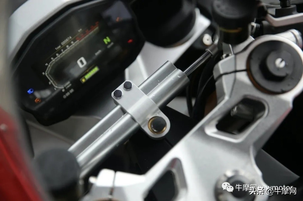 29990元起隆鑫500双缸平台跑车摩枭500RR上市