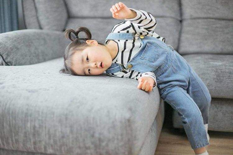 孩子人来疯该不该打,孩子人来疯自来熟怎么办