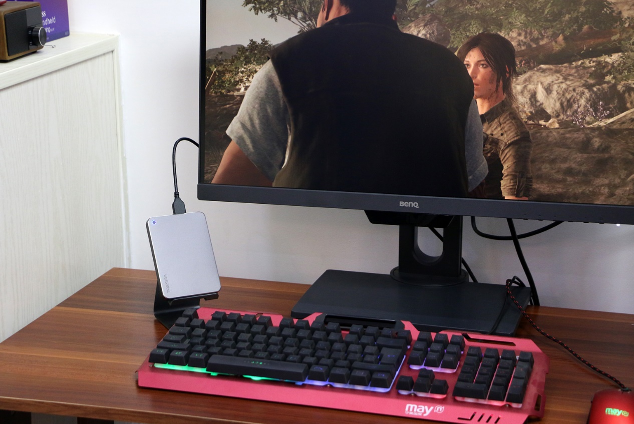 铝制外观可加密备份，东芝Premium移动硬盘照样玩大型3D游戏？