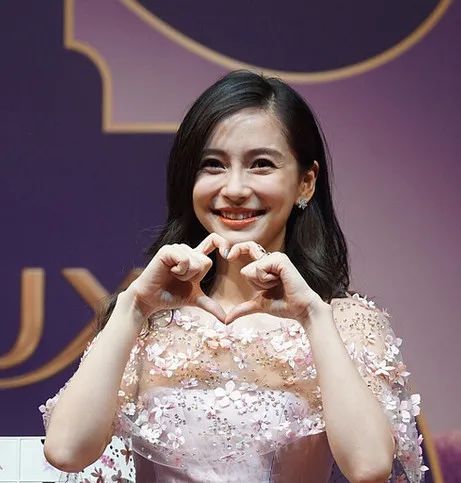 杨颖早期照片和现在对比,杨颖早期照片和现在照片