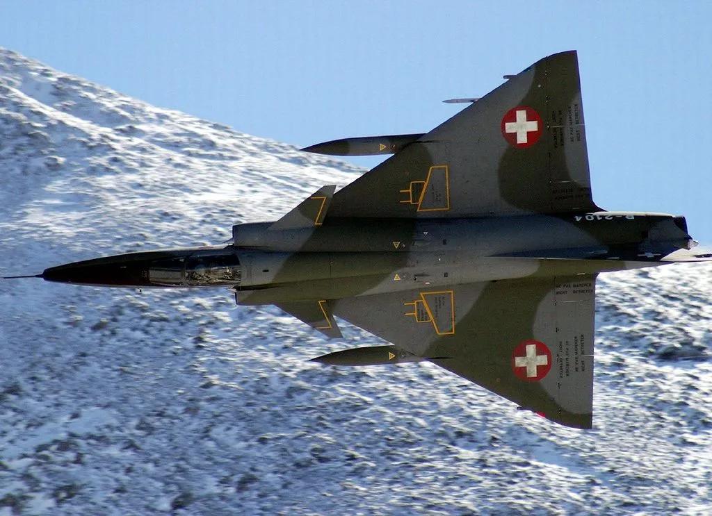 美法纸糊友谊，夺走潜艇合同还“撬了”战斗机生意，欧美开始内卷