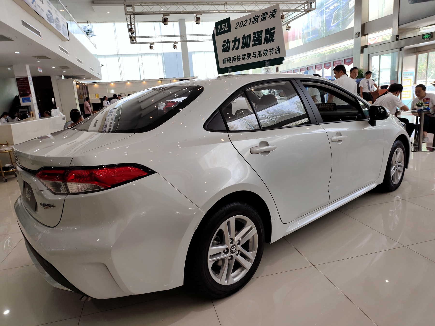 丰田雷凌1.5l三缸最低配,丰田雷凌1.5进取版实拍