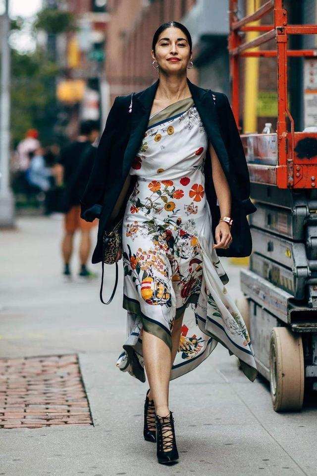 李嘉欣最新着装,李嘉欣连头发丝都在彰显她的美貌