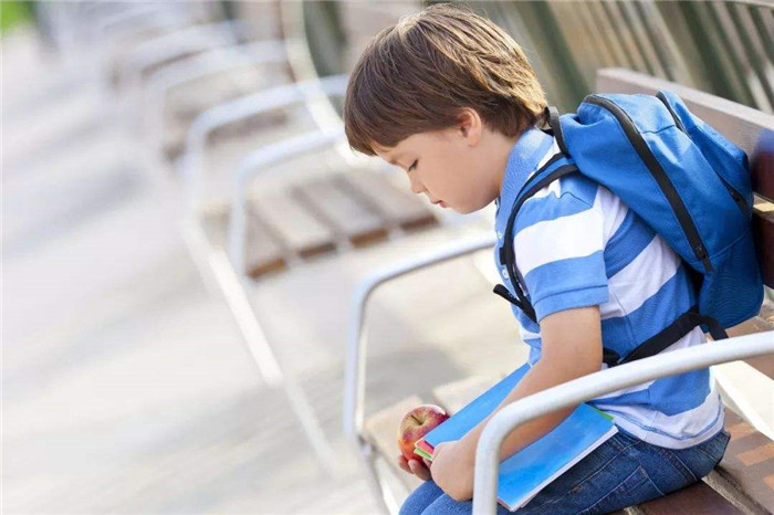 面对爱说谎的小孩,怎么跟孩子沟通不让孩子说谎