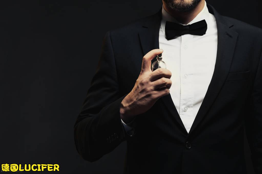 男士香水怎么喷图解视频教程,男士喷什么香水最好闻