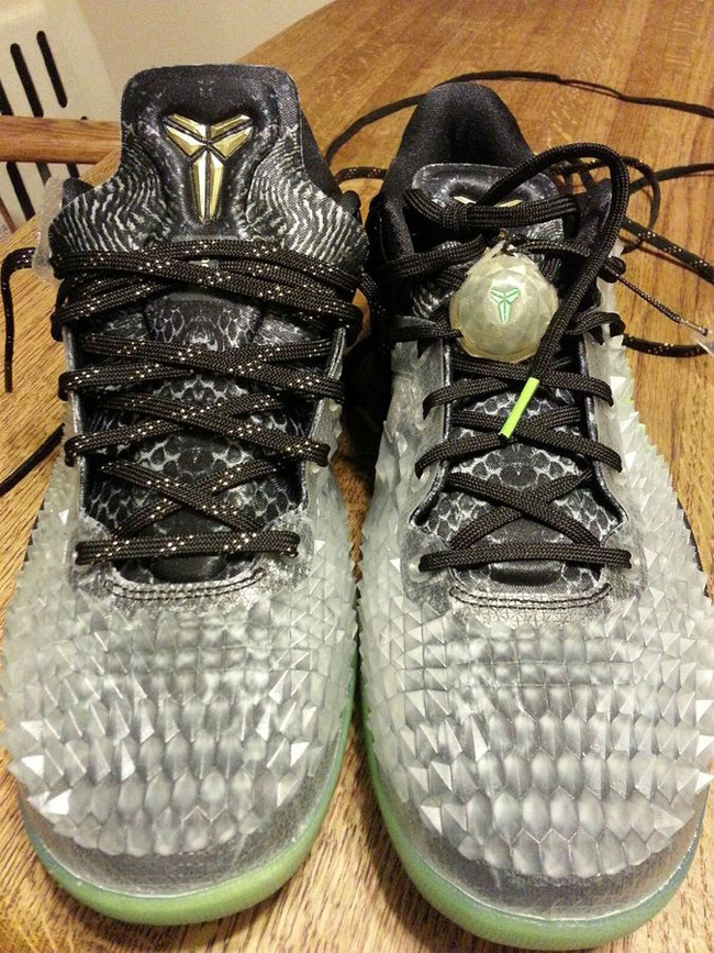 nba球员圣诞节穿什么鞋,nba球星平时穿什么鞋