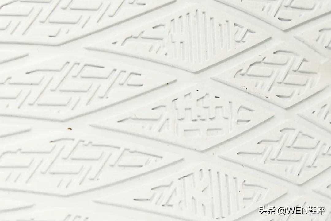 戈登穿爆的耐克鞋,戈登实战鞋