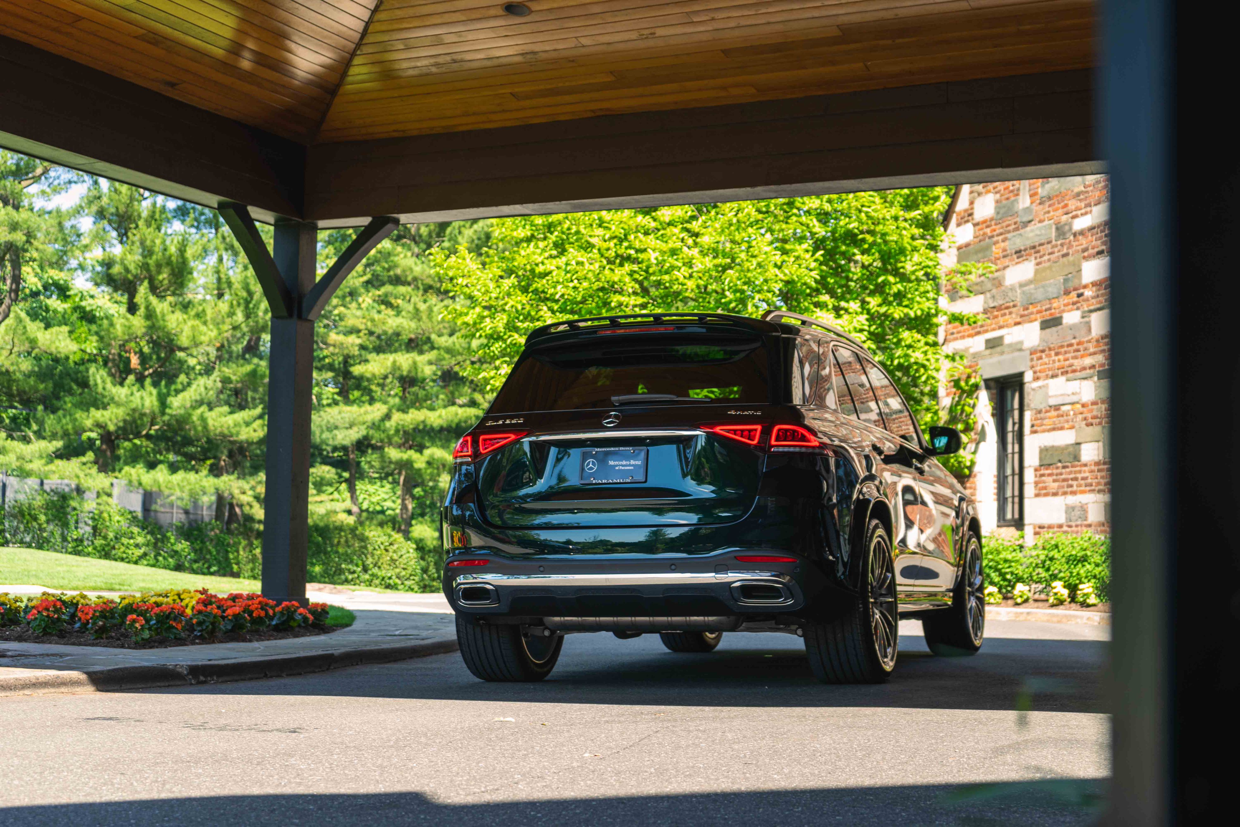 奔驰e级和gle哪个更值得买,奔驰gle轿跑怎么样值得购买吗