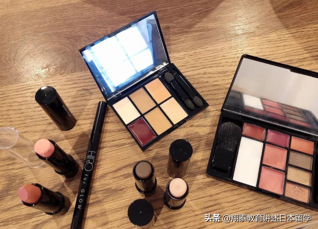 日本杂志赠品五花八门,不瞒你说,现在买杂志全是为了赠品啊