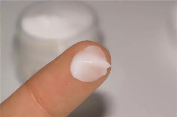 面膜里的塑料纸有什么用,有塑料纸的面膜的正确使用方法