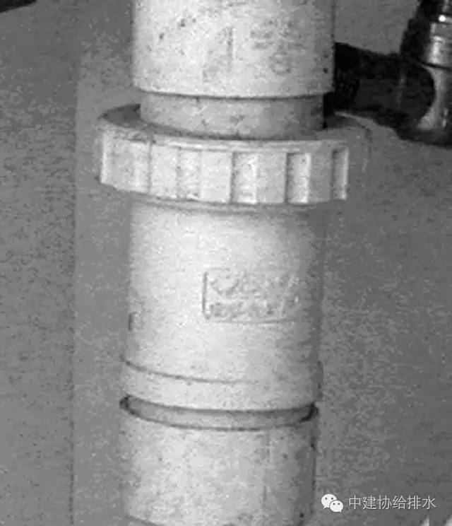 厨房洗菜盆下水管和排水管道连接,厨房洗菜池下水管安装视频教程