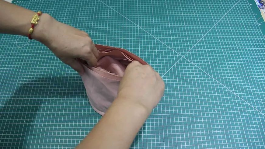 花间公主兔耳水桶包,mcm兔耳水桶包