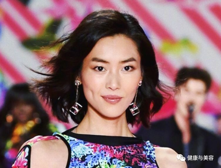 何穗奚梦瑶维密走秀图片,维密超模的身材