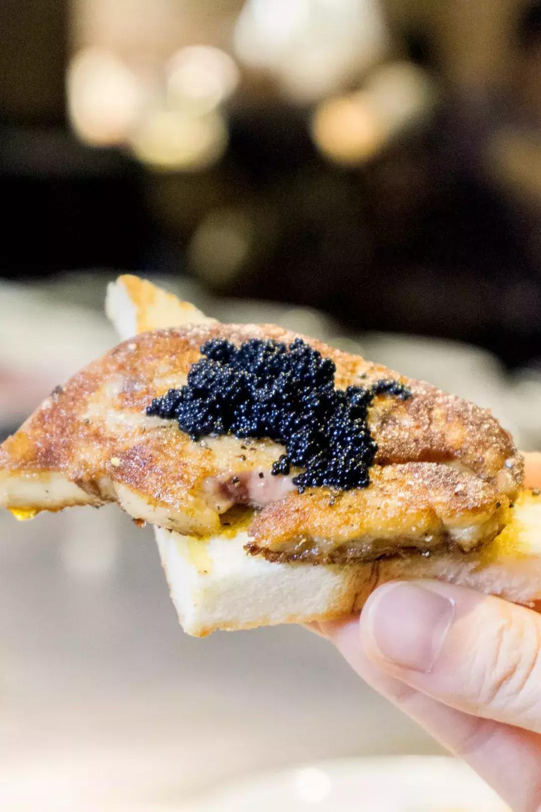 铁板多次烧红会怎么样,铁板上面放油一烧就蒸发了