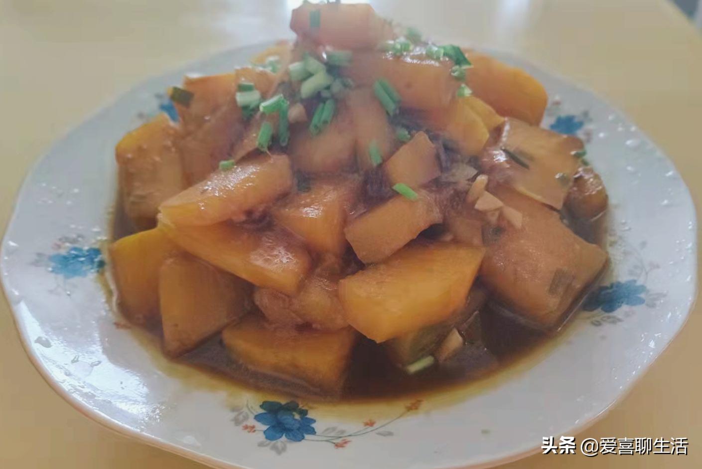 秋季，少吃土豆多吃它，买来去皮切块，锅中一炒，软糯喷香真馋人