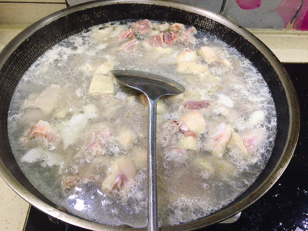 夏季吃鸭肉好还是鸡肉好,夏季吃鸭肉有什么好处