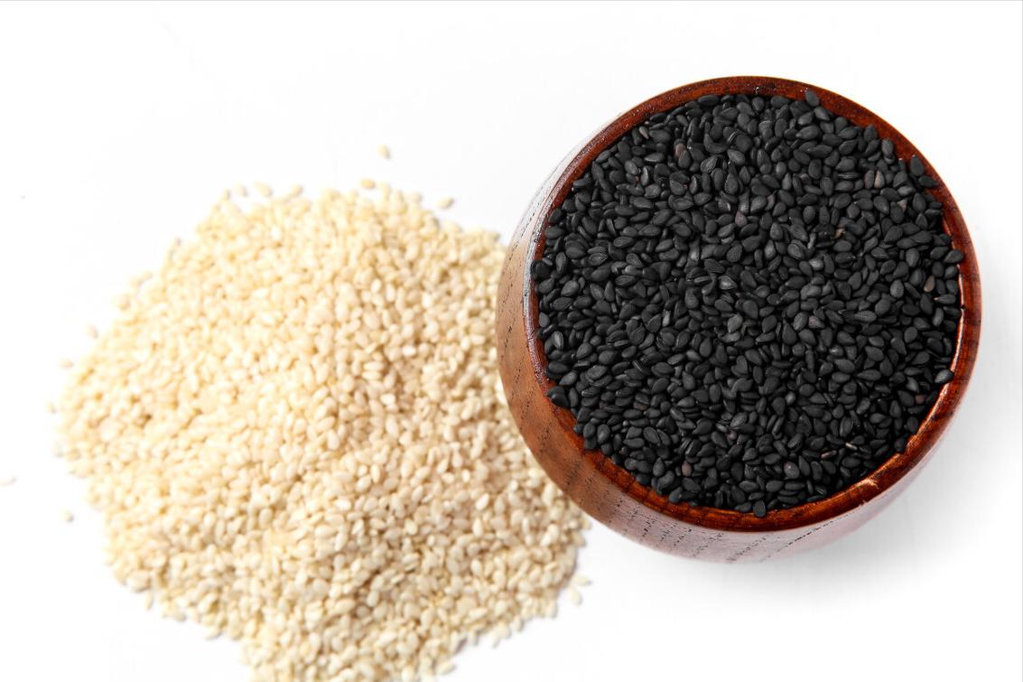 新生儿头发稀疏怎么变浓密,新生儿发量多预示长大发量多吗