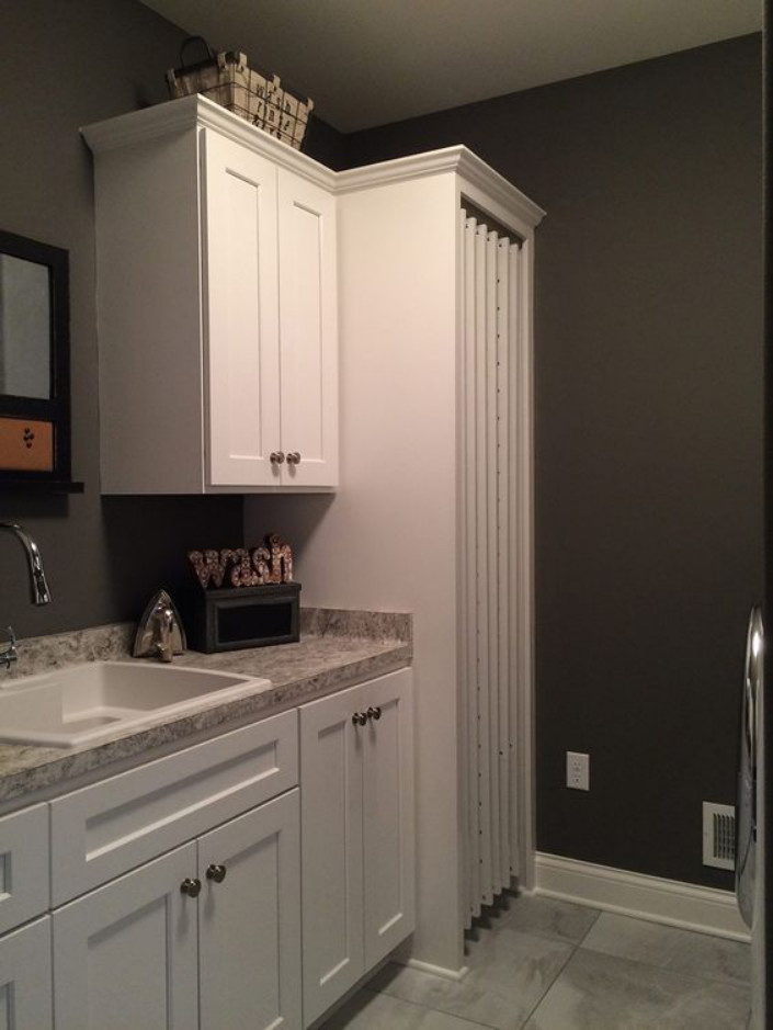 晾衣架和阳台柜子冲突怎么办,阳台晾衣架挂衣服不美观怎么办