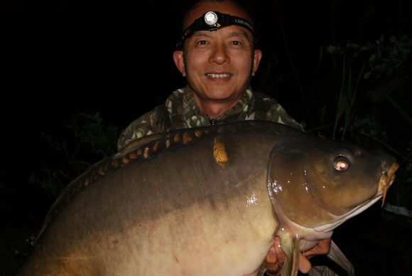 自制草鱼爆炸钩饵料配方,用小鸡饲料自制爆炸钩饵料