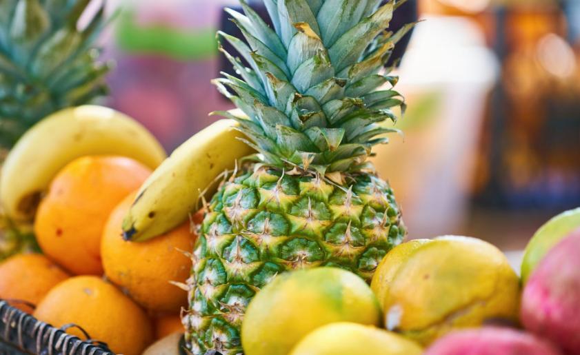 菠萝怎么吃要不要用盐水泡,吃菠萝要用什么盐水清洗