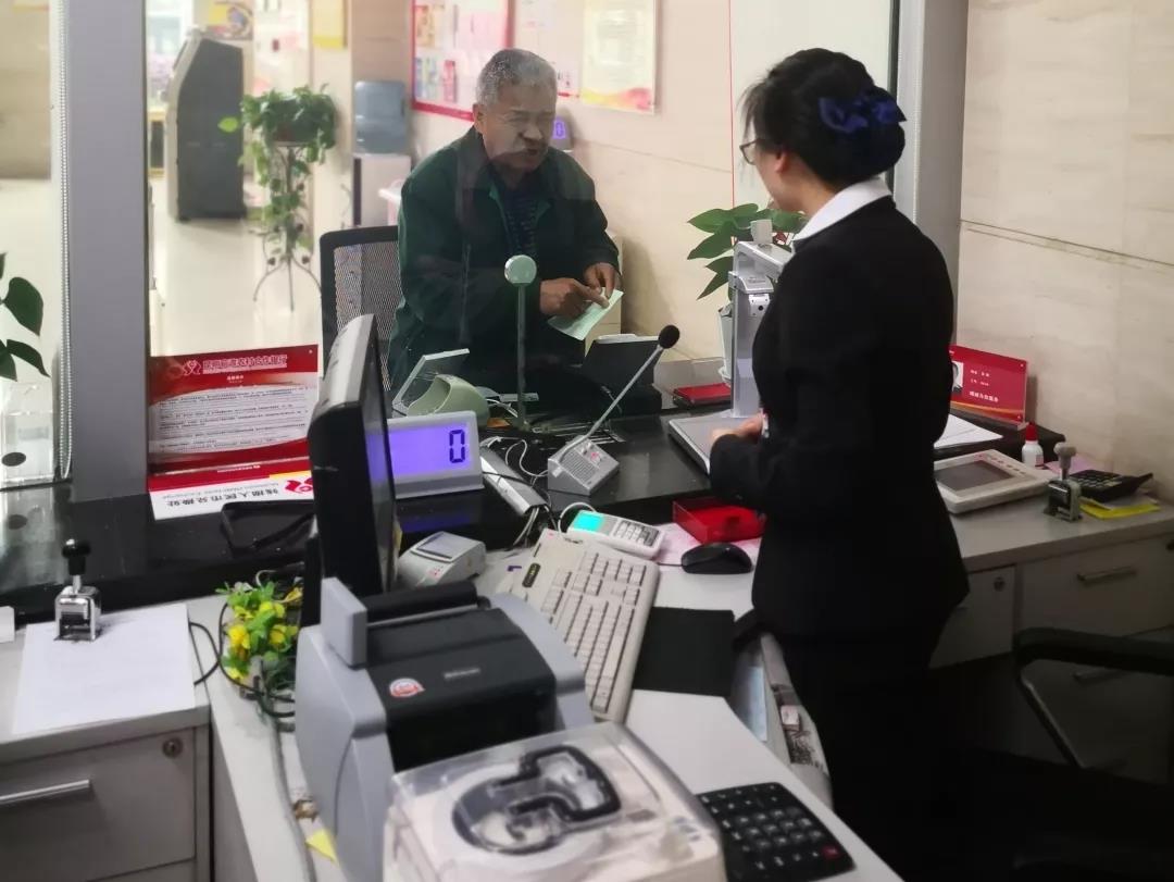 4.18元存银行54年,四块钱存银行50年利息多少