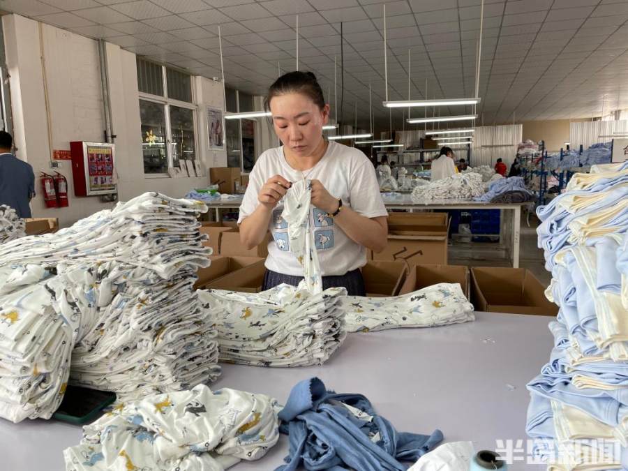 半岛观察丨一条盖毯爆火背后的童装江湖：3000家企业即墨鏖战，如何赢得三孩商机