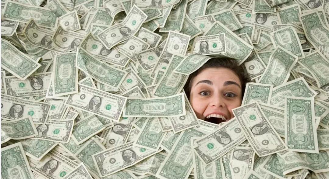 我的室友被骗进了传销，妄想发大财，还想把我也拉下水