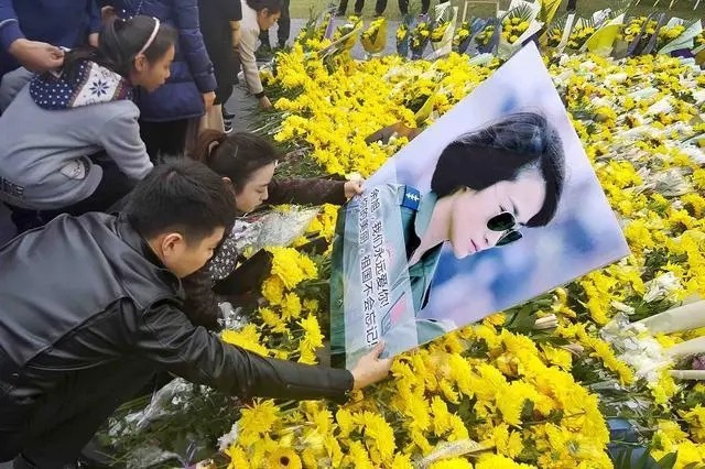 余旭墓碑,空军女英烈余旭视频