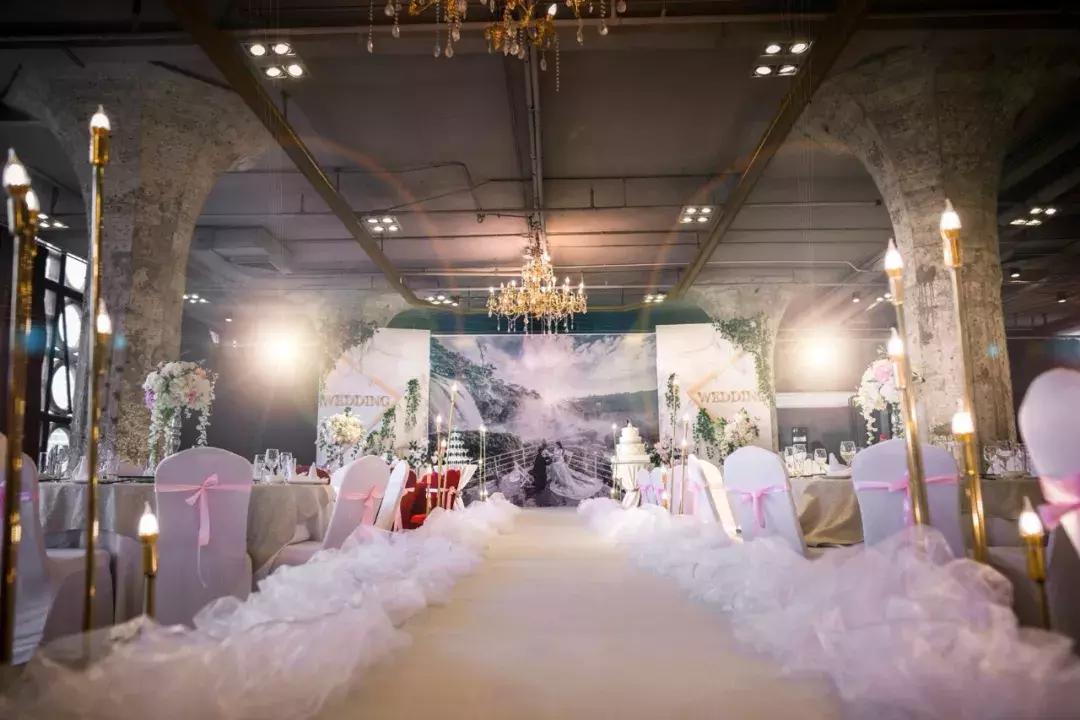 童话变现实！魔都宇宙级城堡婚礼，比爱丽丝仙境还美！