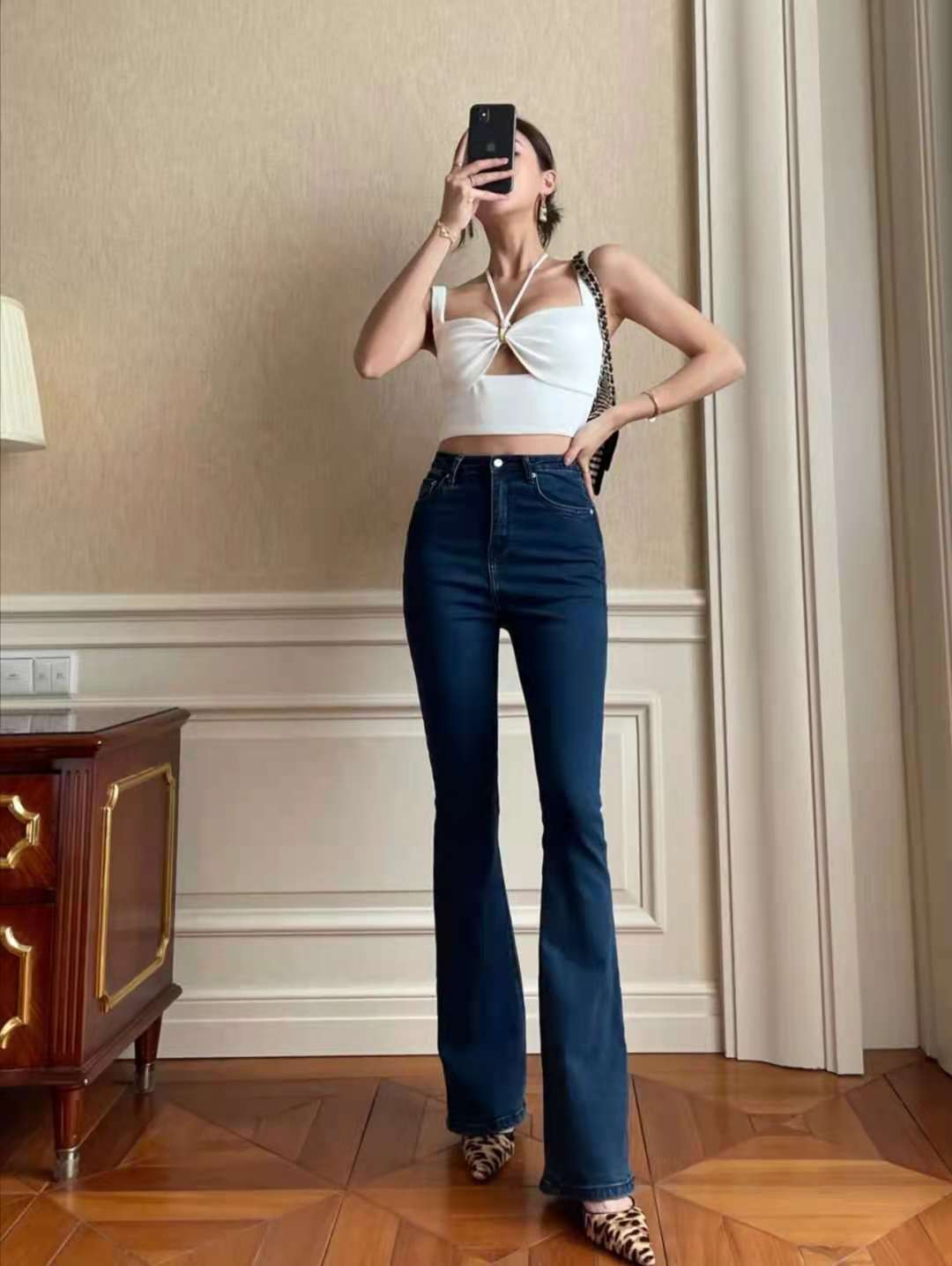 今年冬季流行的牛仔裤款式,今年流行什么样的牛仔裤男款