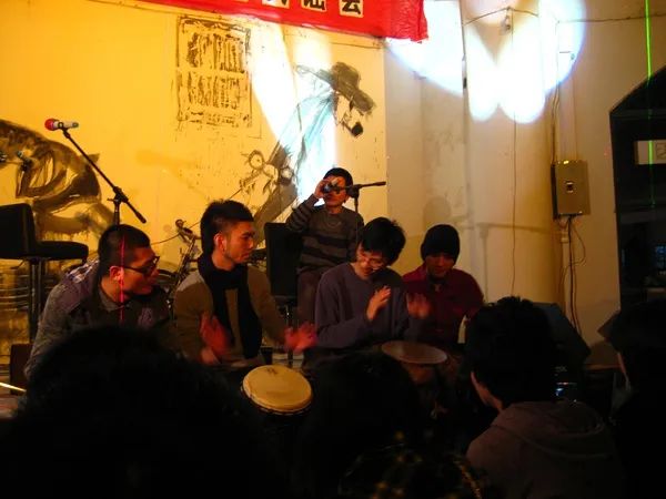 很够力!很劲!那些年在现场听“五条人”的音乐会