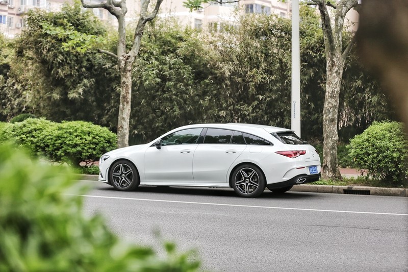 奔驰cla260帅气视频,奔驰cla200猎跑版