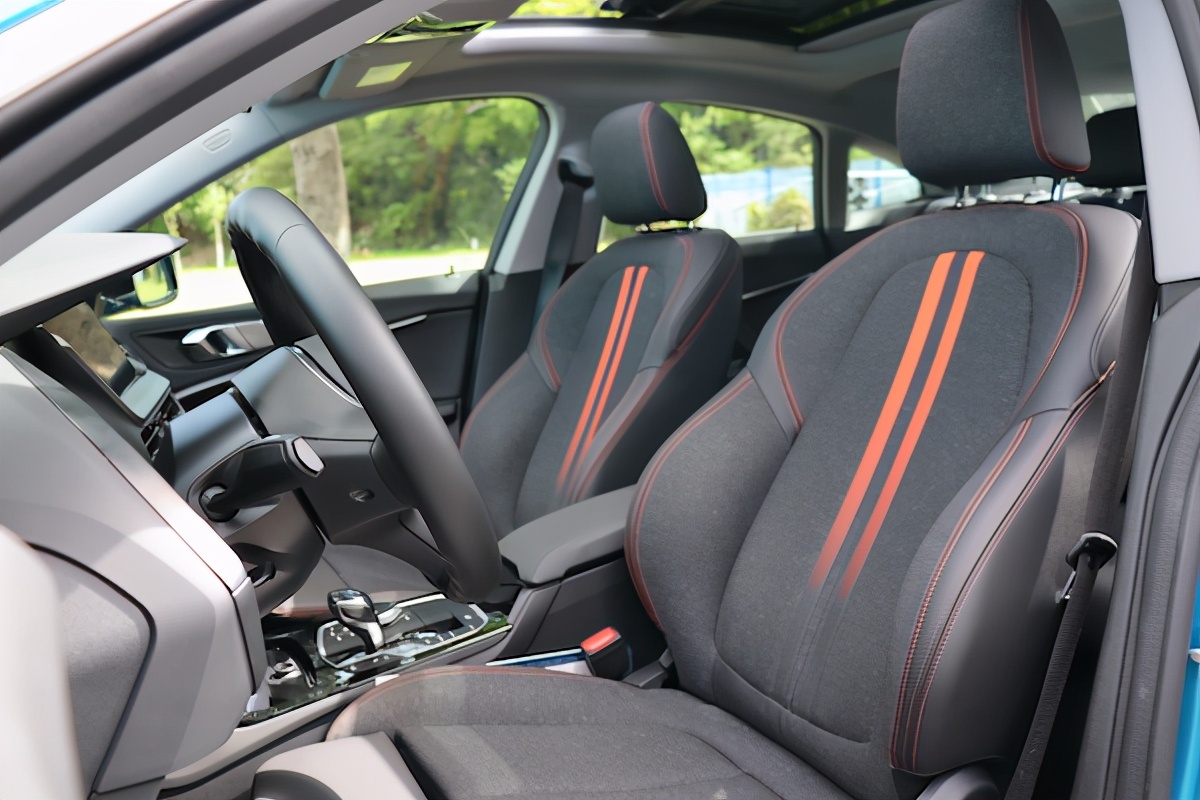 试驾宝马2系四门轿跑｜一辆前驱宝马还有没有后驱的操控灵魂？