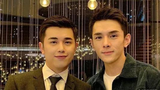 李佳琦和小助理：没有发生爱情的恩爱互怼