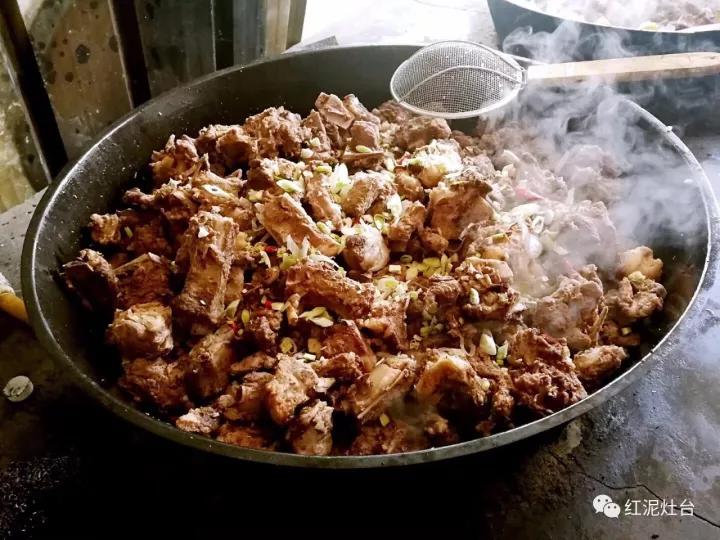 东达山杀猪烩菜几号开始,内蒙杀猪烩菜配什么凉菜