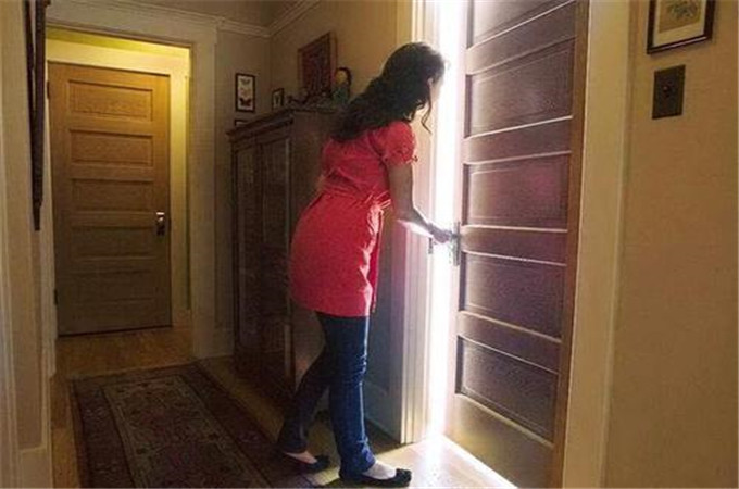 小孩睡前发出奇怪的声音,女儿睡到半夜发出尖叫声怎么回事